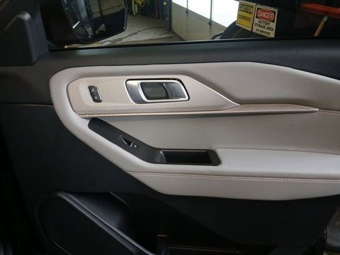 Used 2025 Ford Explorer Active w/ Active Comfort Package image 54