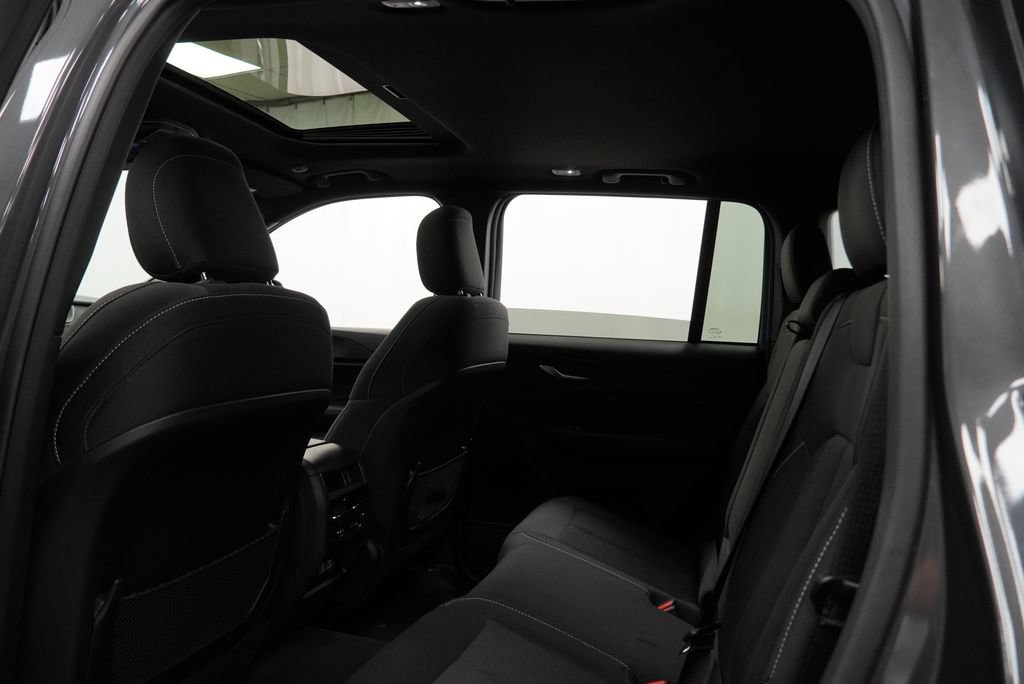 Certified 2025 Jeep Grand Cherokee Laredo X AWD/4WD image 4
