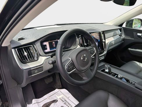 Certified 2025 Volvo XC60 B5 Core AWD/4WD image 17