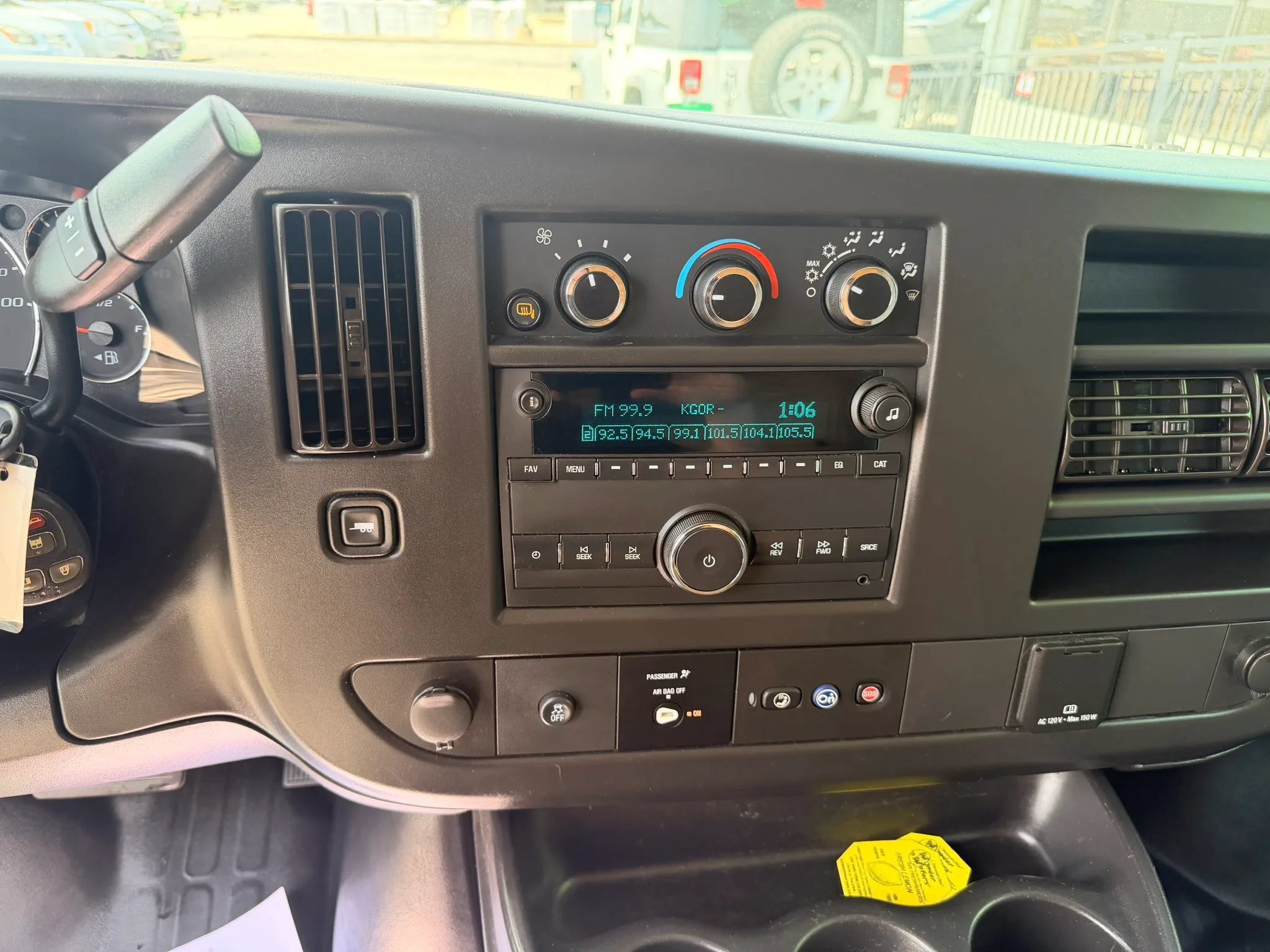 Used 2019 Chevrolet Express 3500 w/ Driver Convenience Package RWD image 10