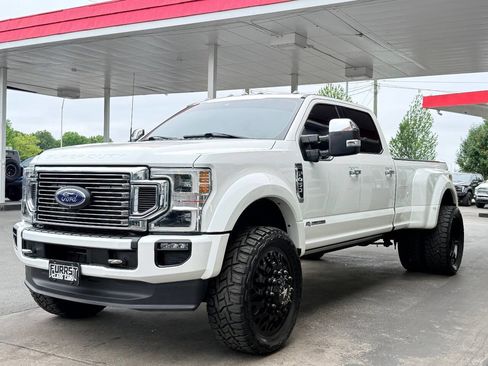 Used 2022 Ford F450 Platinum w/ FX4 Off-Road Package AWD/4WD image 6