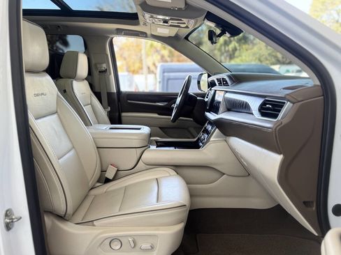 Used 2021 GMC Yukon Denali w/ Denali Ultimate Package image 29