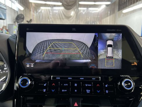 Used 2020 Toyota Highlander Limited image 19