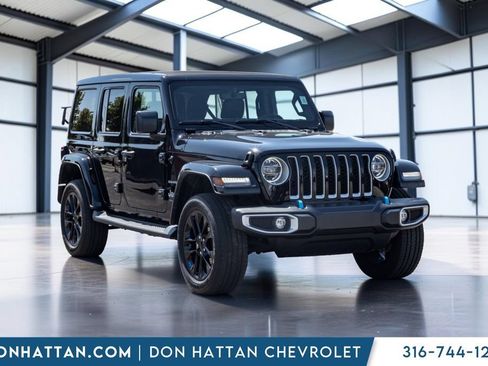 Used 2022 Jeep Wrangler Unlimited Sahara w/ Cold Weather Group AWD/4WD image 24