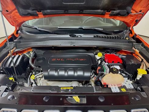 Used 2021 Jeep Renegade Latitude FWD image 27
