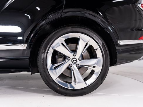 Certified 2024 Bentley Bentayga Extended Wheelbase image 42