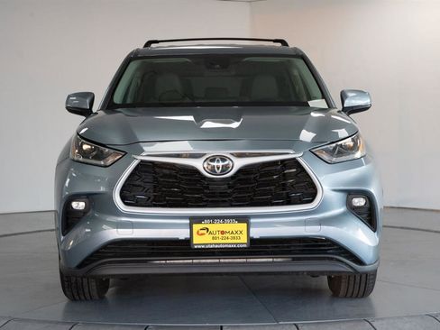 Used 2021 Toyota Highlander LE image 2