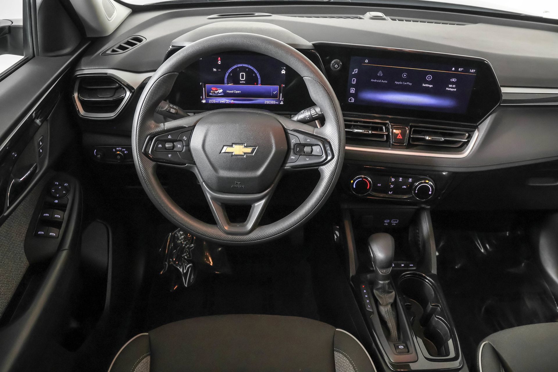 Used 2025 Chevrolet TrailBlazer LT AWD/4WD image 37