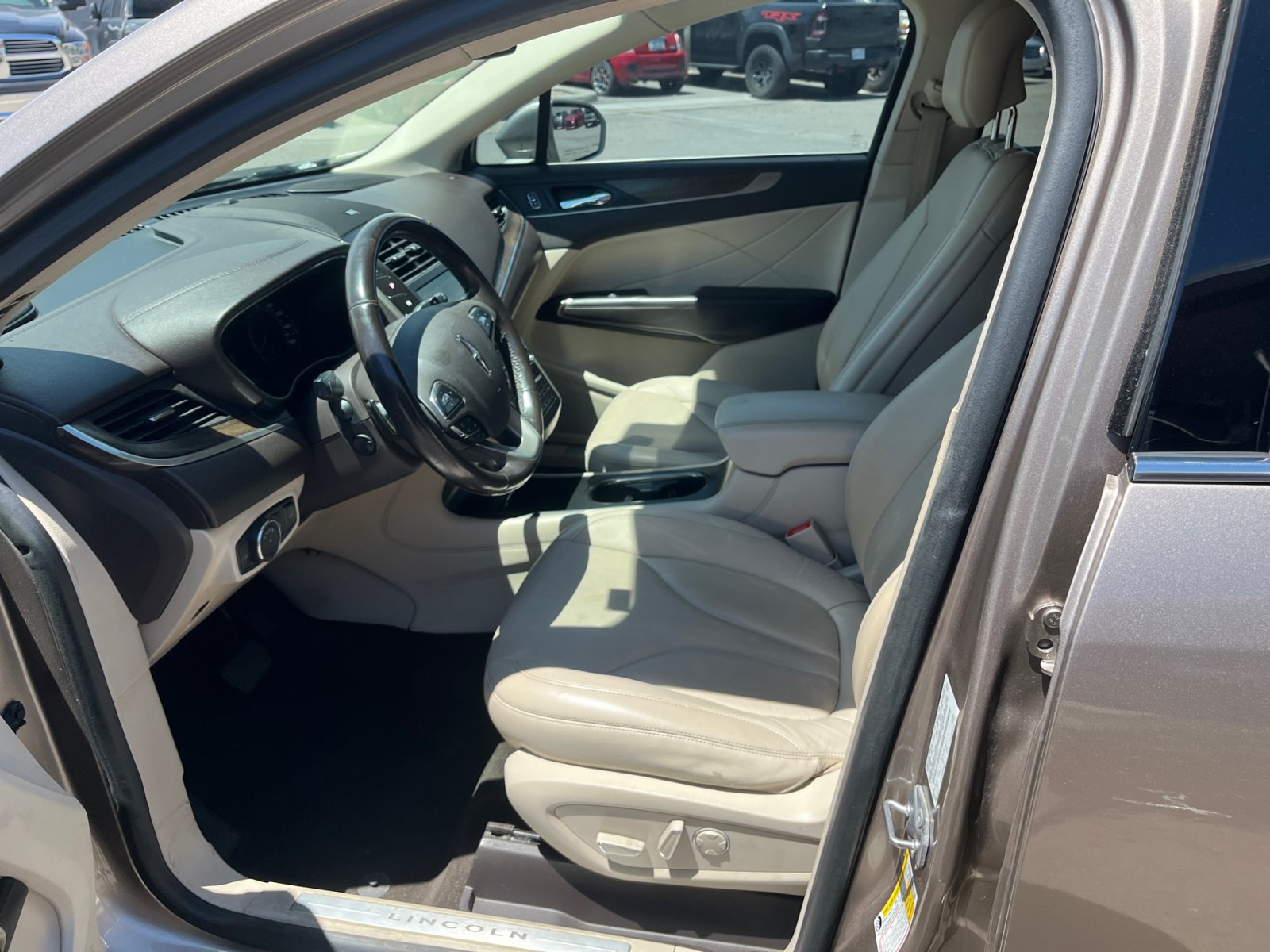 Used 2019 Lincoln MKC Reserve FWD image 14