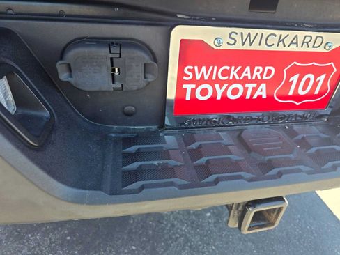 Used 2017 Toyota Tacoma SR5 AWD/4WD image 14