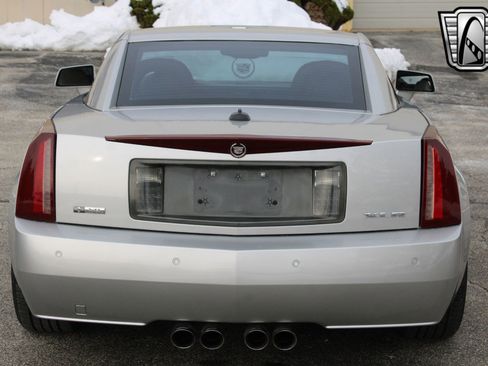 Used 2005 Cadillac XLR image 21