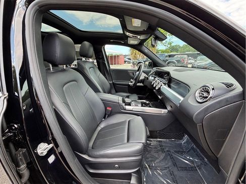 Used 2020 Mercedes-Benz GLB 250 4MATIC w/ Premium Package image 41