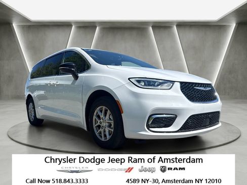 Used 2025 Chrysler Pacifica Select FWD image 1