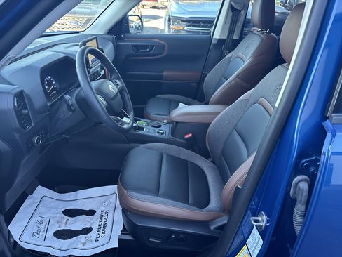 Used 2024 Ford Bronco Sport Outer Banks w/ Tech Package image 12