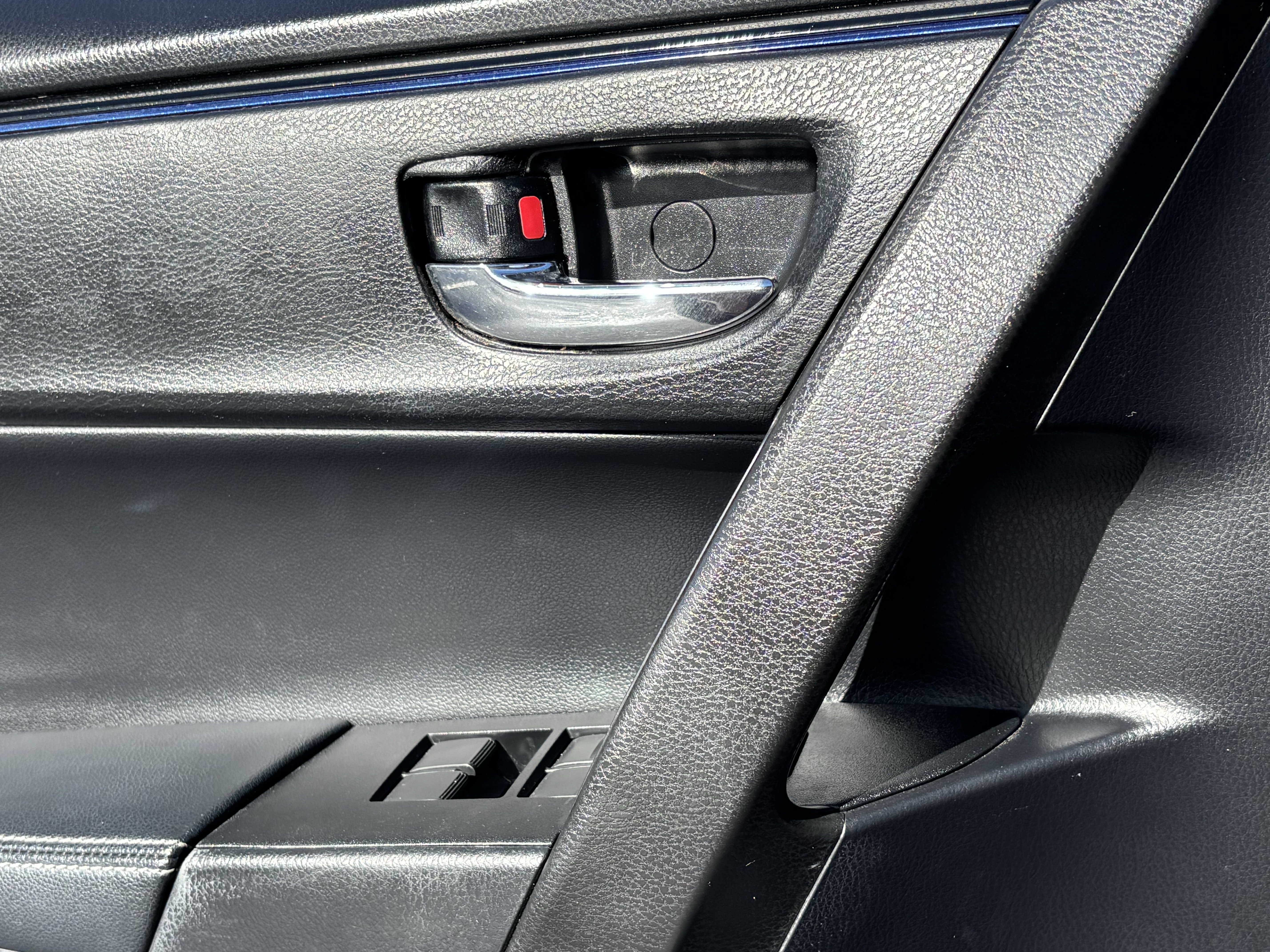 Used 2018 Toyota Corolla SE w/ Carpet Mat Package (TMS) FWD image 19