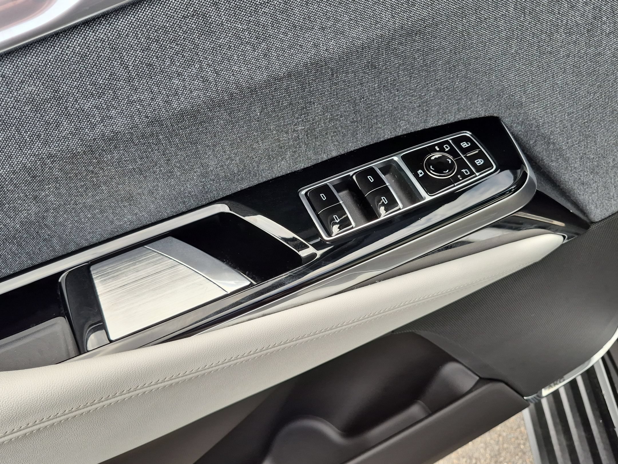 Certified 2025 Cadillac Escalade Sport Platinum w/ LPO, Floor Liner Package AWD/4WD image 23