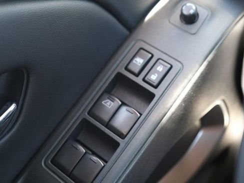 Certified 2025 Nissan Frontier SV w/ SV Convenience Package RWD image 17