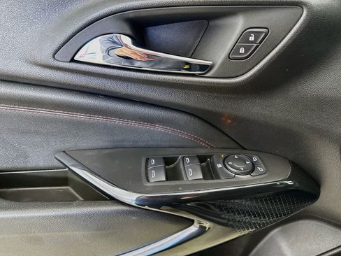 Used 2024 Chevrolet Trax RS w/ Sunroof Package FWD image 19