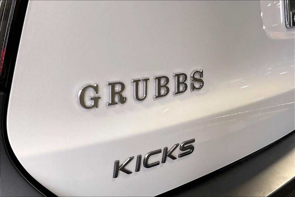Used 2025 Nissan Kicks SR FWD image 36