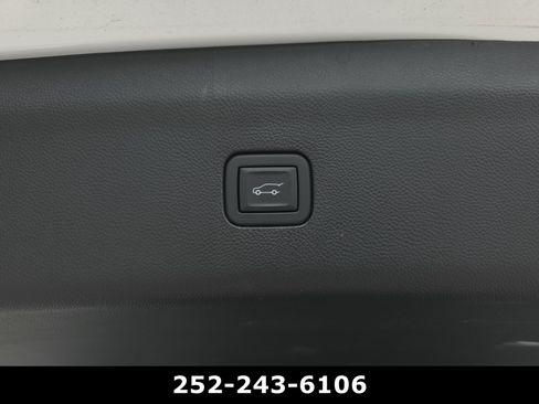 Used 2023 Buick Enclave Essence FWD image 36