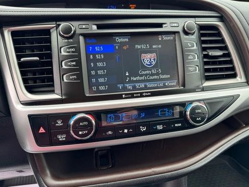 Used 2017 Toyota Highlander Plus AWD/4WD image 17