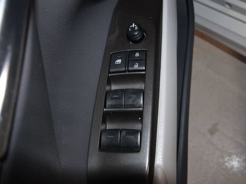 Used 2022 Toyota Camry SE w/ Convenience Package FWD image 6