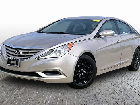 Used 2011 Hyundai Sonata GLS FWD image 2