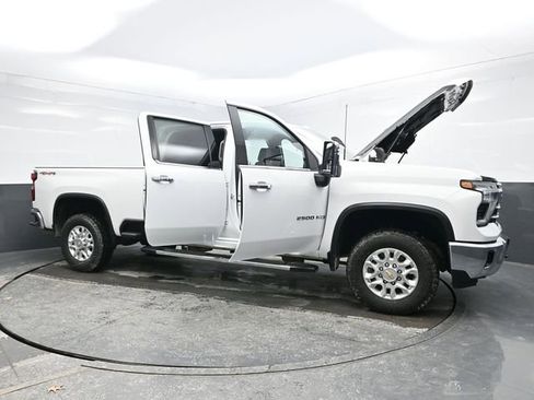 Used 2024 Chevrolet Silverado 2500 LTZ image 35