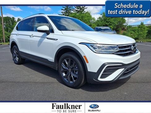 Used 2022 Volkswagen Tiguan SE AWD/4WD image 1