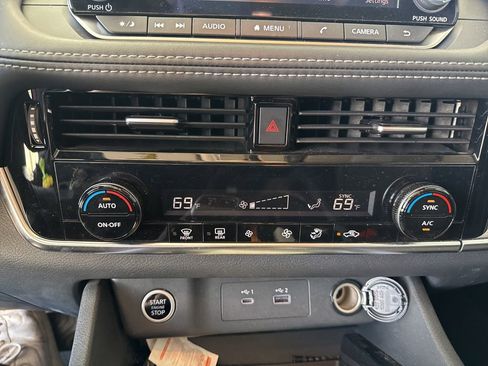 Used 2023 Nissan Rogue SV image 17