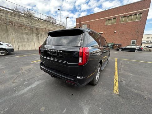 Used 2025 Ford Expedition Active AWD/4WD image 10