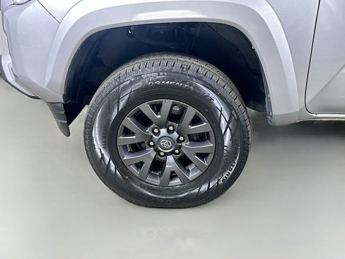 Used 2021 Toyota Tacoma SR5 AWD/4WD image 8
