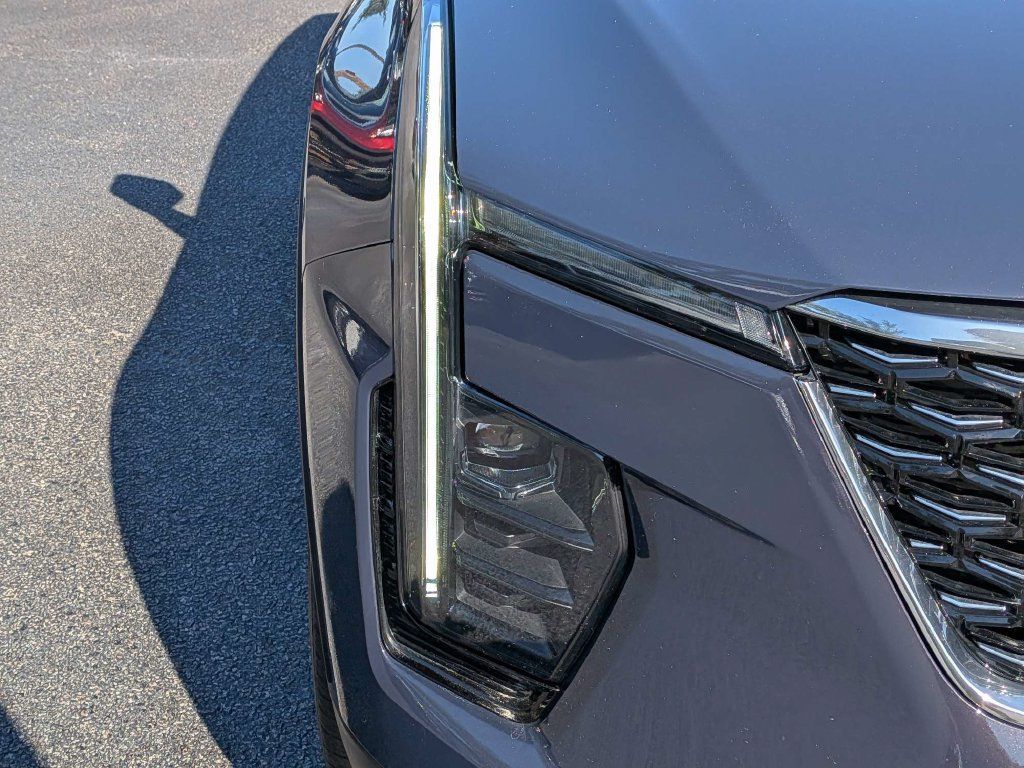 Used 2025 Cadillac XT4 Premium Luxury FWD image 12