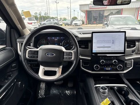 Used 2024 Ford Expedition XLT RWD image 11