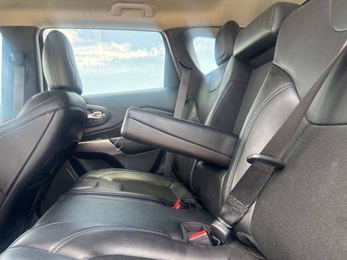 Used 2020 Jeep Cherokee Latitude w/ Quick Order Package 26F North AWD/4WD image 36