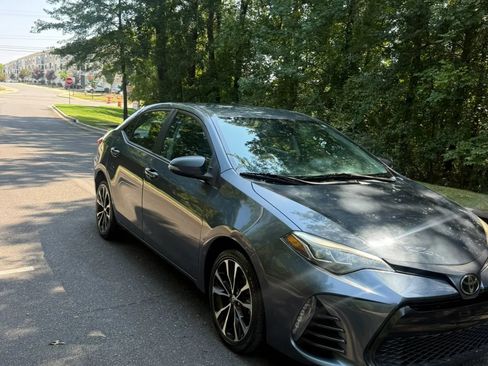 Used 2017 Toyota Corolla SE w/ Carpet Mat Package (TMS) FWD image 3