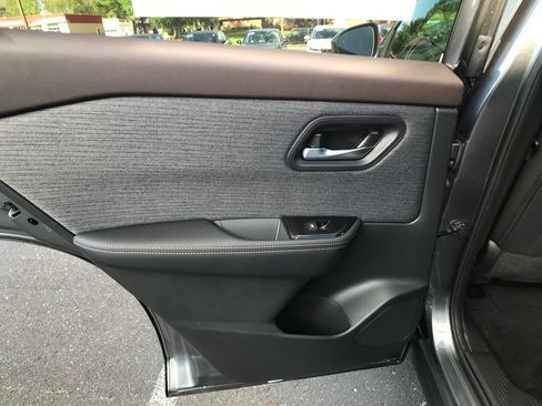 Used 2023 Nissan Rogue SV AWD/4WD image 24