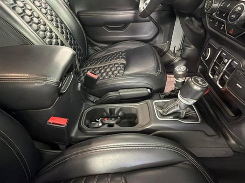 Used 2023 Jeep Wrangler Unlimited Sahara w/ Cold Weather Group AWD/4WD image 35