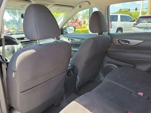 Used 2015 Nissan Rogue SV FWD image 11
