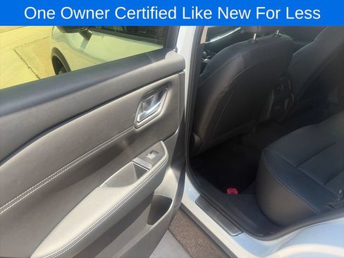 Used 2025 Nissan Rogue SL AWD/4WD image 22