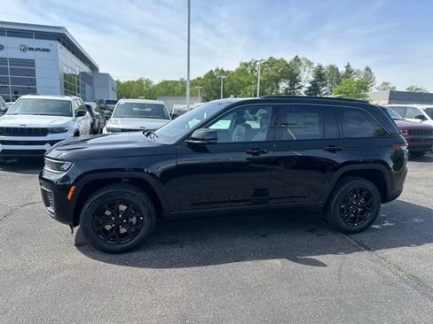 New 2026 Jeep Grand Cherokee Altitude AWD/4WD image 13