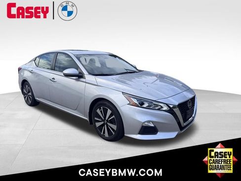 Used 2021 Nissan Altima 2.5 SV w/ SV Premium Package FWD image 1
