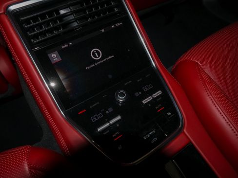 Used 2022 Porsche Panamera image 23