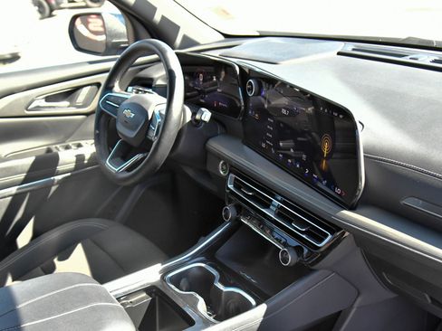 Used 2024 Chevrolet Traverse LT image 55