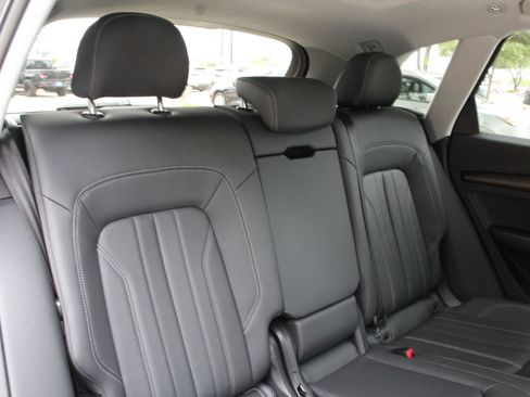 Used 2023 Audi Q5 2.0T Premium w/ Convenience Package AWD/4WD image 38