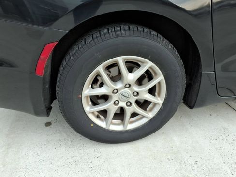 Used 2023 Chrysler Pacifica Touring-L image 6