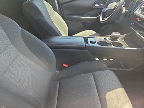 Used 2025 Nissan Rogue SV AWD/4WD image 8