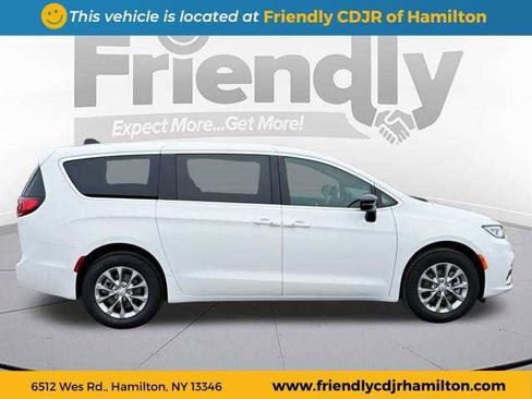 New 2026 Chrysler Pacifica Select image 6