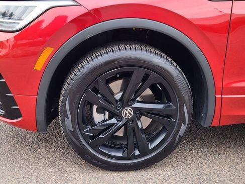 Certified 2024 Volkswagen Tiguan SE R-Line image 18