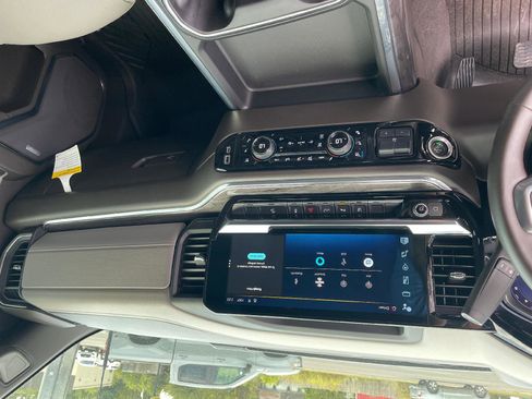 Used 2024 Chevrolet Silverado 3500 LTZ w/ LTZ Plus Package image 14